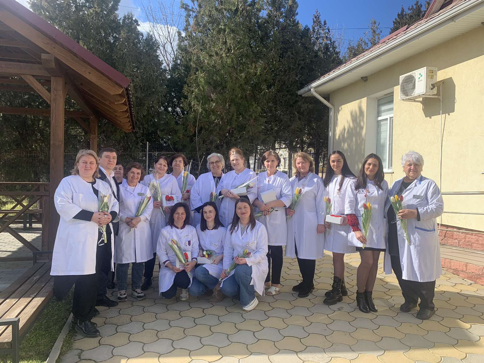 Read more about the article Autoritățile publice locale au felicitat cu ocazia zilei de 8 Martie medicii și asistentele medicale din cadrul IMSP CS Bacioi